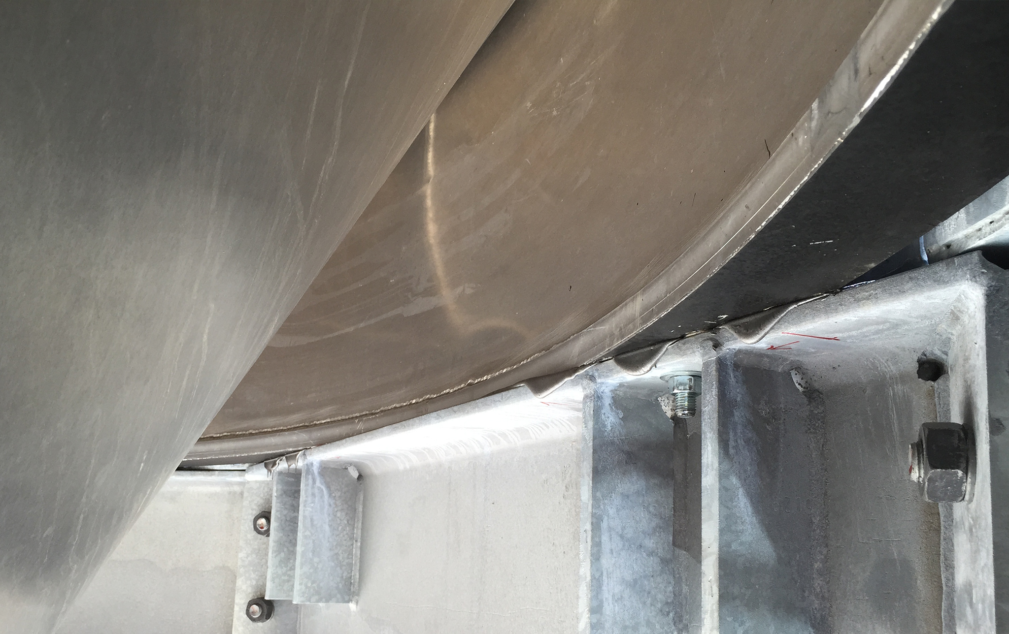 Full Surface Contact for Silo Structure